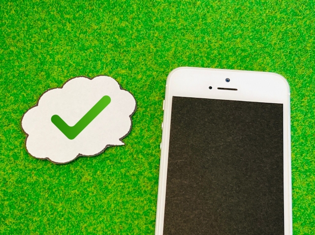 スマホとチェックマーク
